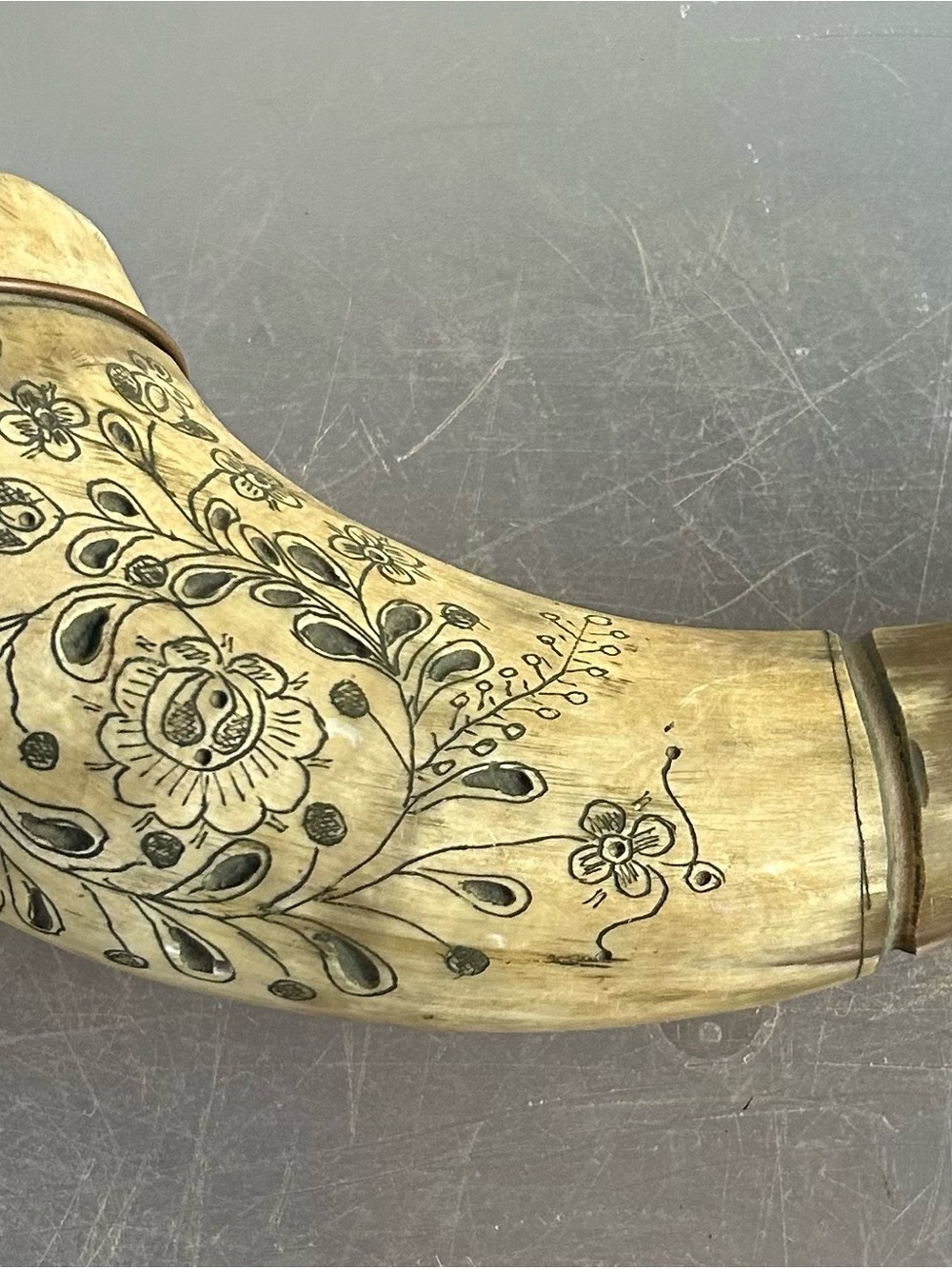 Hand-Decorated Floral Powder Horn - Natural Cream Finish